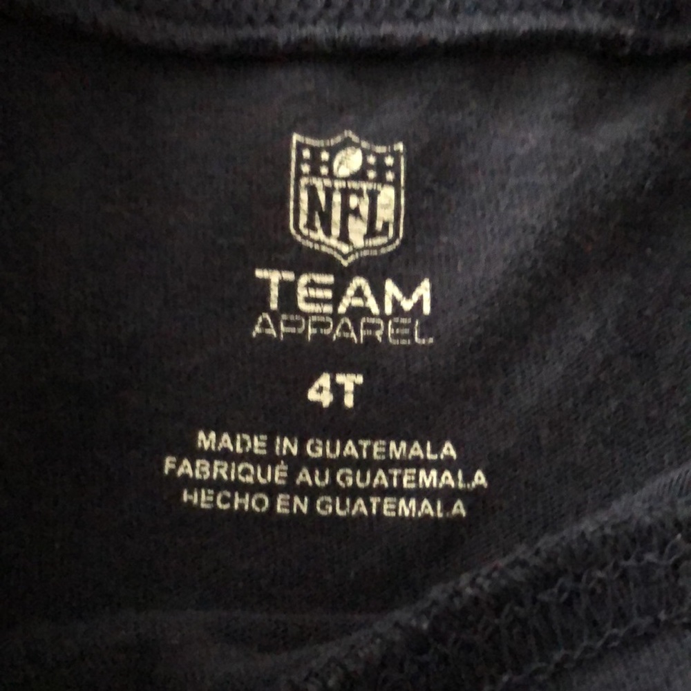 (SOLD) New England Patriots T-shirt - Picture 3 of 3